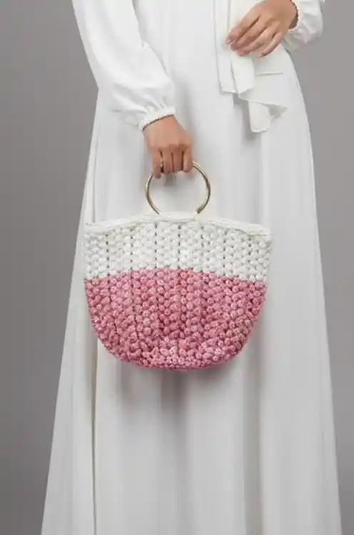 شنطة كروشيه بينك فريم ذهبي 2